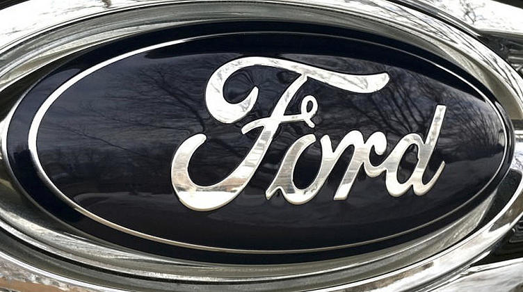 Ford пообещал завалить европейцев новыми минивэнами Ford пообещал завалить европейцев новыми минивэнами