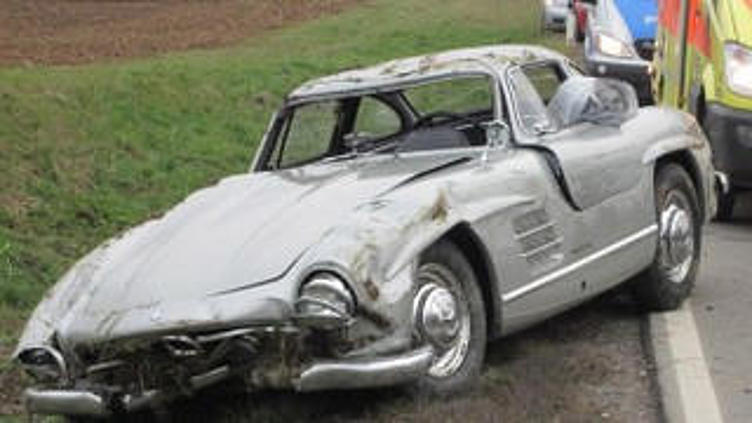 Раритетный Mercedes был разбит сотрудниками автосервиса