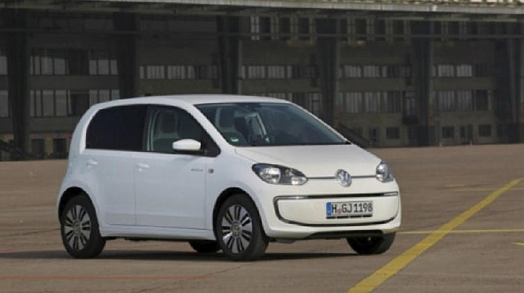 Volkswagen начинает продажи в Европе электромобиля e-load up! Volkswagen начинает продажи в Европе электромобиля e-load up!