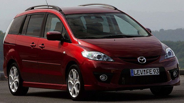 В России отправят в ремонт минивэны Mazda5