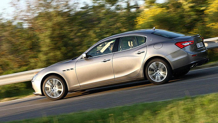 Седан Maserati Ghibli приехал в Россию с ценником в 76 000 евро Седан Maserati Ghibli приехал в Россию с ценником в 76 000 евро