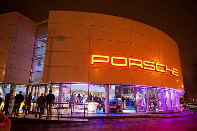 Porsche открыл новый дилерский центр в Сибири Porsche открыл новый дилерский центр в Сибири