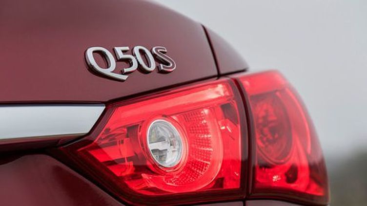 Infiniti дала залп разноцветными буквами S