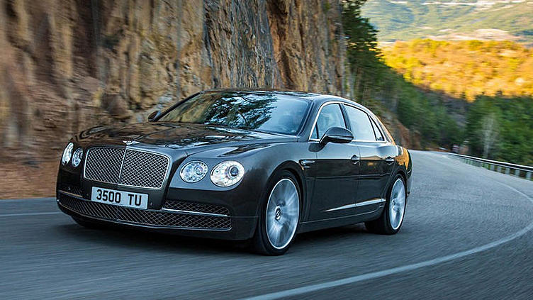 Обновленный Bentley Flying Spur в Женеве отрекся от своей семьи Обновленный Bentley Flying Spur в Женеве отрекся от своей семьи
