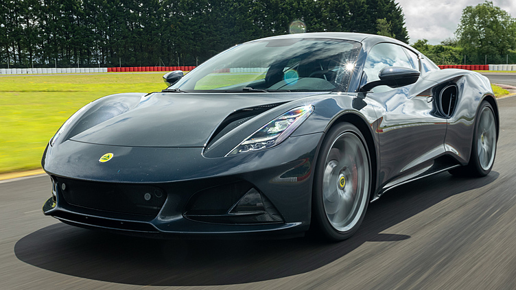 Lotus представил новый спорткар Emira Lotus представил новый спорткар Emira