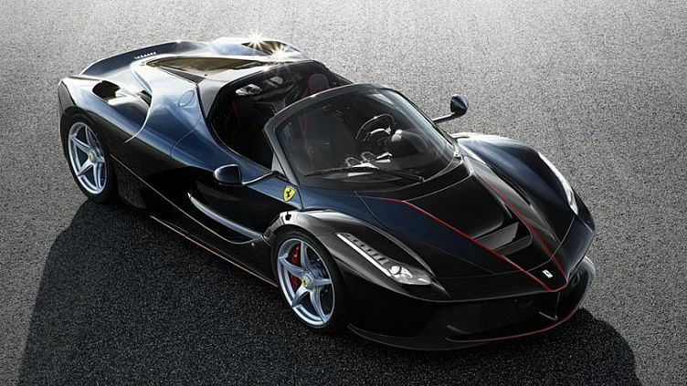 Американец подал в суд на Ferrari за отказ продать ему супергибрид