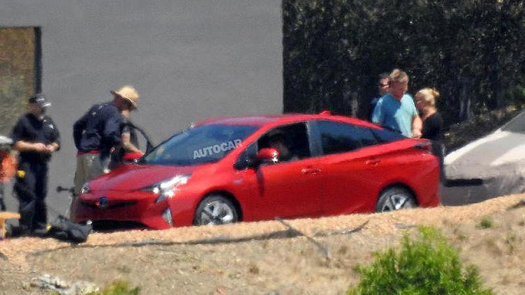 Фотошпионы раскрыли внешность нового гибрида Toyota Prius Фотошпионы раскрыли внешность нового гибрида Toyota Prius