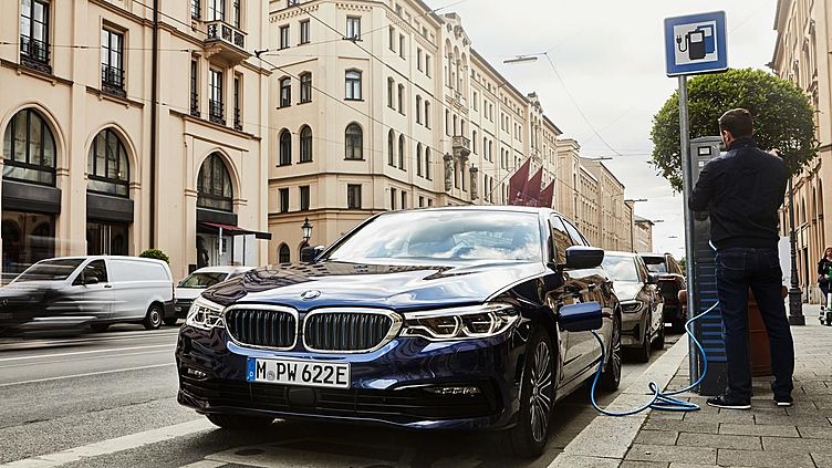 Гибридная «пятерка» BMW: расход 1,6 литра и новая батарея Гибридная «пятерка» BMW: расход 1,6 литра и новая батарея