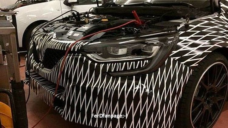 Фотошпионам удалось заглянуть под капот нового Renault Megane RS Фотошпионам удалось заглянуть под капот нового Renault Megane RS