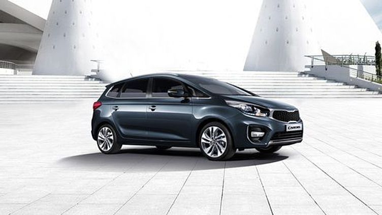 Kia представила обновленный компактвэн Carens Kia представила обновленный компактвэн Carens