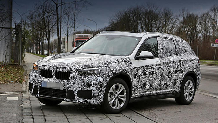 Китайские фотошпионы проникли внутрь нового BMW X1 Китайские фотошпионы проникли внутрь нового BMW X1
