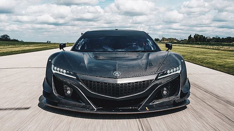 «Акура» показала суперкар NSX с карбоновым кузовом