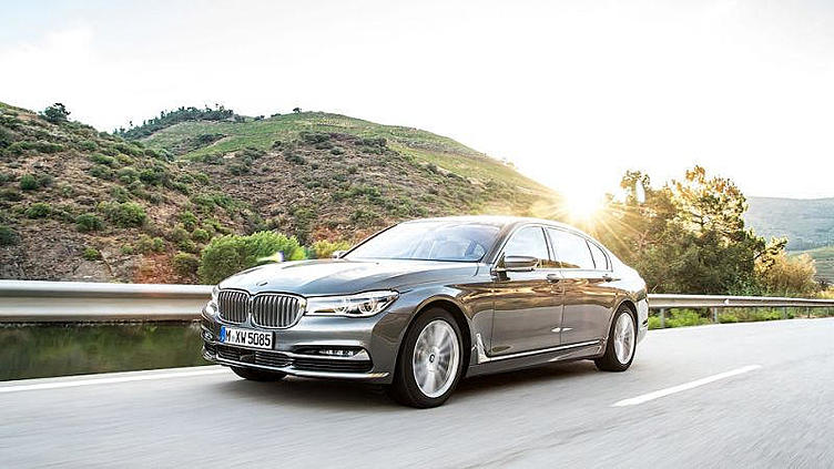 Топовую «семерку» BMW укомплектуют мотором Rolls-Royce Топовую «семерку» BMW укомплектуют мотором Rolls-Royce
