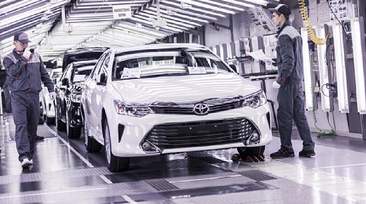 Петербургский завод Toyota сократит сотрудников вслед за падением спроса Петербургский завод Toyota сократит сотрудников вслед за падением спроса