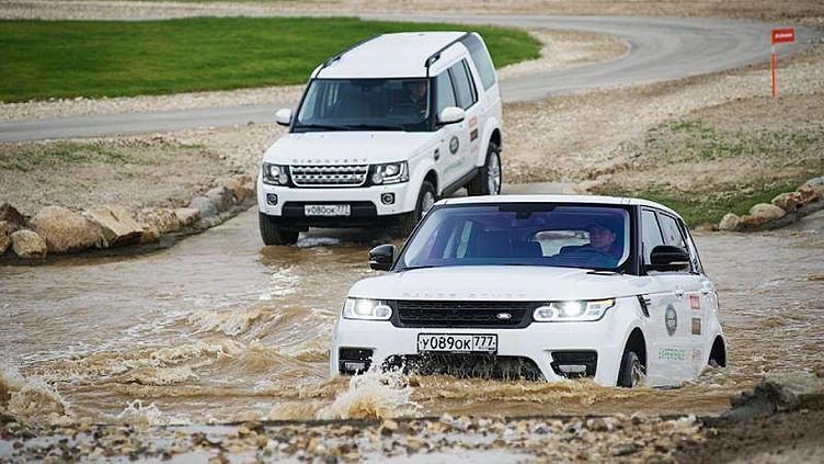 В Подмосковье открылся первый в мире полигон Jaguar Land Rover В Подмосковье открылся первый в мире полигон Jaguar Land Rover