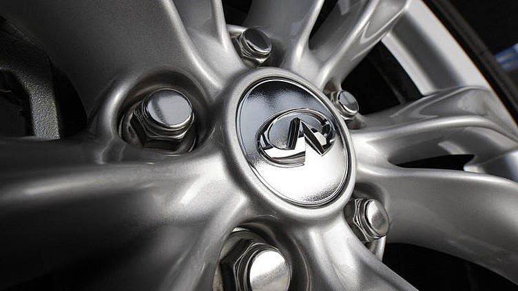 Infiniti порадует покупателей маленьким кроссовером и огромным седаном Infiniti порадует покупателей маленьким кроссовером и огромным седаном