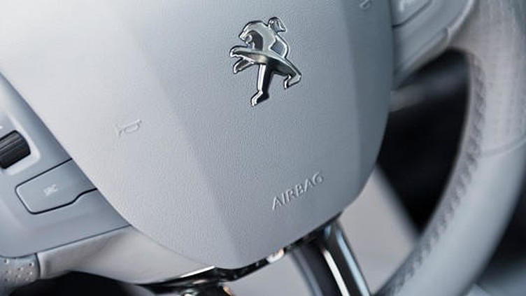 Автомобили марок Peugeot и JAC приедут в Россию из Казахстана Автомобили марок Peugeot и JAC приедут в Россию из Казахстана