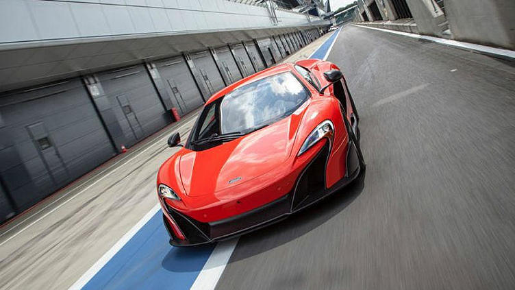 Суперкары McLaren научатся самостоятельно ездить по треку