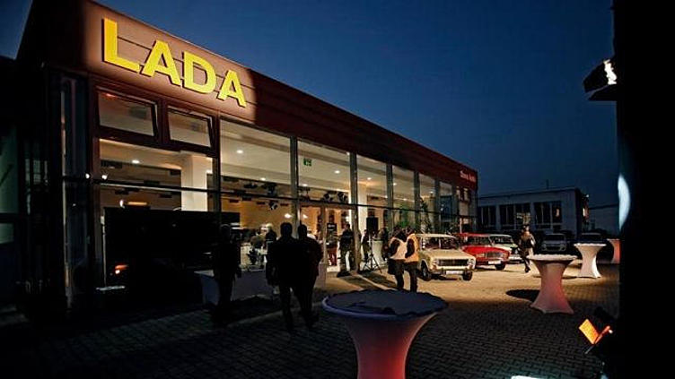 В Венгрии открылся первый автосалон LADA В Венгрии открылся первый автосалон LADA