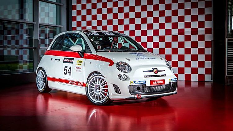 У хэтчбека Abarth 595 появилась новая гоночная версия