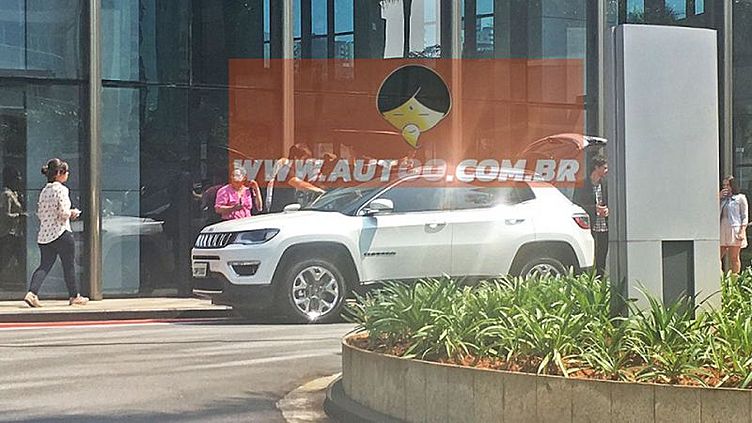 Новый Jeep Compass сфотографировали без камуфляжа Новый Jeep Compass сфотографировали без камуфляжа