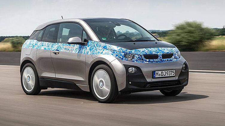Электромобиль BMW сможет общаться с водителем на расстоянии Электромобиль BMW сможет общаться с водителем на расстоянии