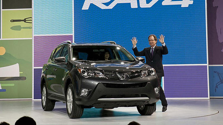 Четвертое поколение Toyota RAV4 представлено в Лос-Анджелесе Четвертое поколение Toyota RAV4 представлено в Лос-Анджелесе