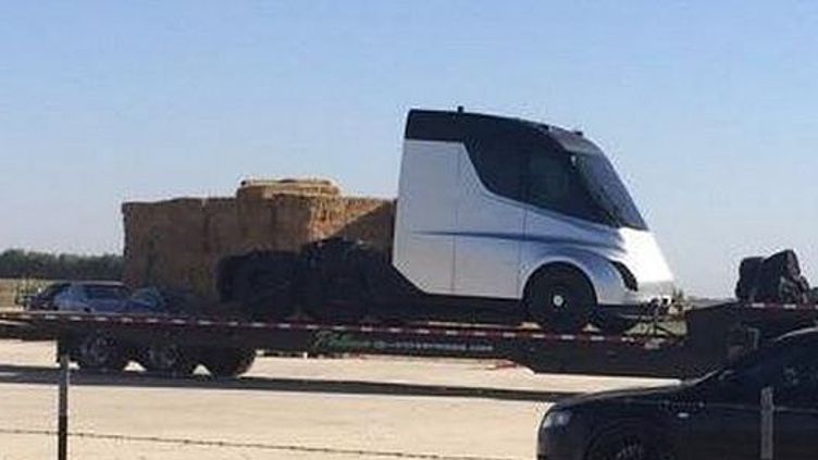 Существование электрогрузовика Tesla получило подтверждение Существование электрогрузовика Tesla получило подтверждение