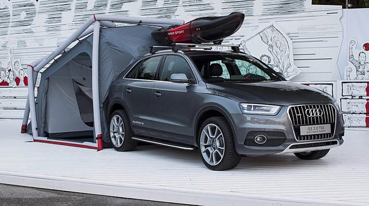 Кроссовер Audi Q3 превратился в палатку