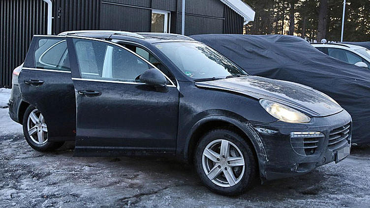 Обновлённый Porsche Cayenne скинул часть камуфляжа Обновлённый Porsche Cayenne скинул часть камуфляжа