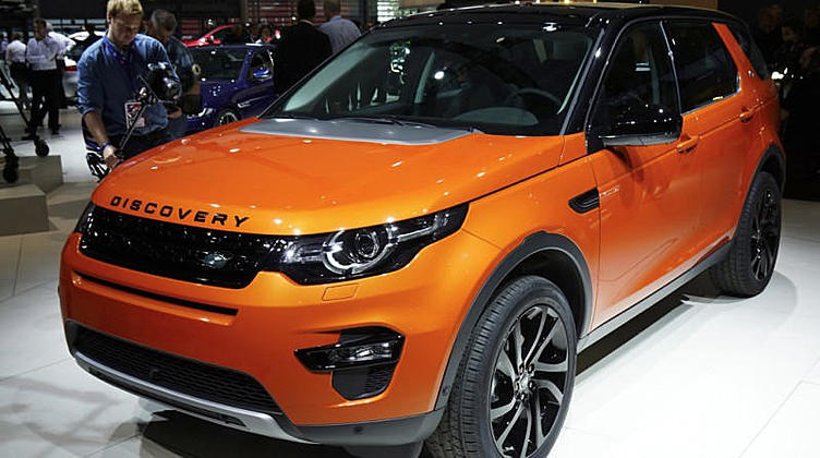 Land Rover довез до Парижа новый Discovery Sport