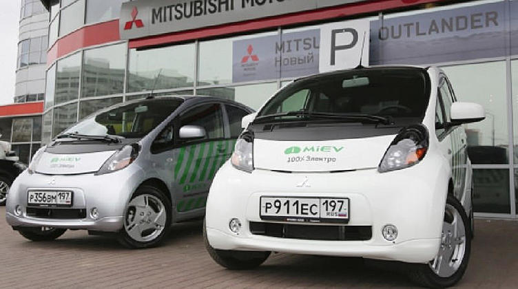 Электромобили Mitsubishi i-MiEV будут работать парконами в Москве Электромобили Mitsubishi i-MiEV будут работать парконами в Москве