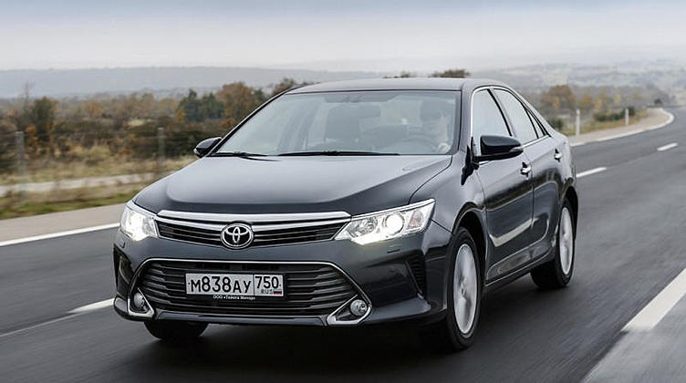 Тест-драйв Toyota Camry: салон релаксации