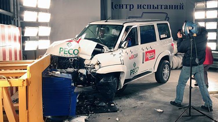 Журналисты разбили на краш-тесте обновленный УАЗ Журналисты разбили на краш-тесте обновленный УАЗ