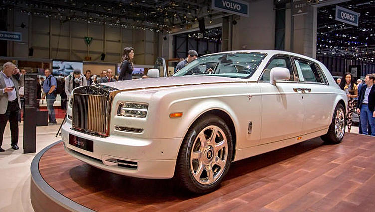 В Женеву привезли седан Rolls-Royce Phantom с шёлковым потолком В Женеву привезли седан Rolls-Royce Phantom с шёлковым потолком