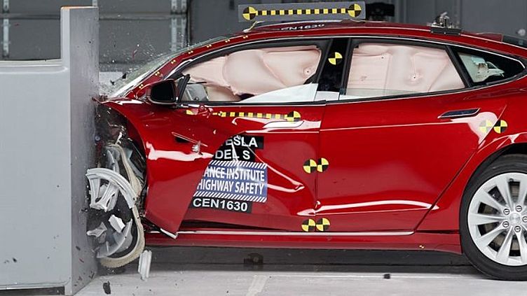 Tesla Model S и BMW i3 не смогли получить высший балл за краш-тест Tesla Model S и BMW i3 не смогли получить высший балл за краш-тест
