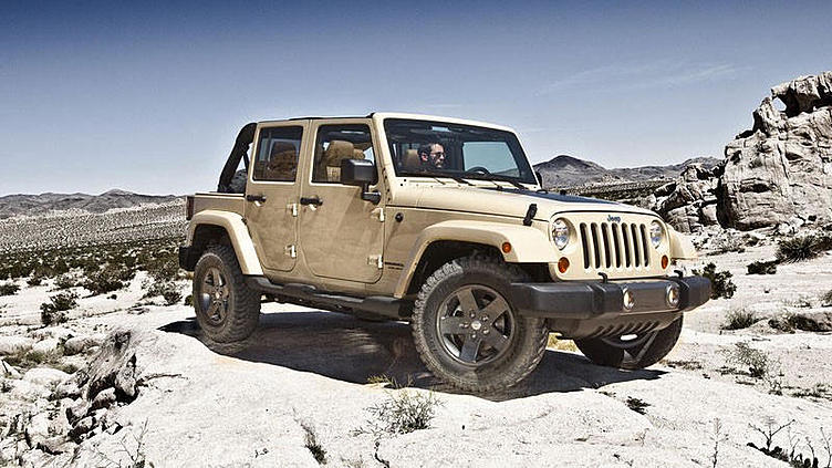 Новый Jeep Wrangler получит крышу с электроприводом Новый Jeep Wrangler получит крышу с электроприводом