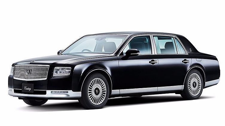 Новая Toyota Century: пять метров, шерсть на креслах и телевизор