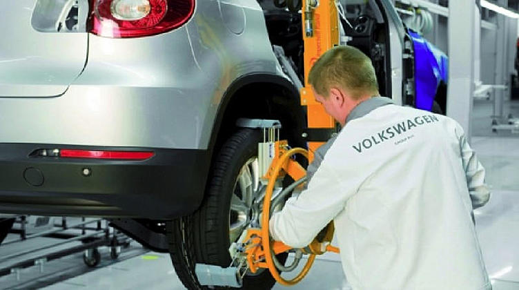 Калужский завод Volkswagen приостановил конвейер до 16 мая Калужский завод Volkswagen приостановил конвейер до 16 мая