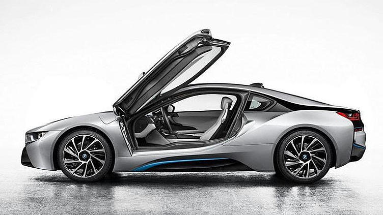 BMW опубликовала первые фотографии гибридного суперкара BMW опубликовала первые фотографии гибридного суперкара
