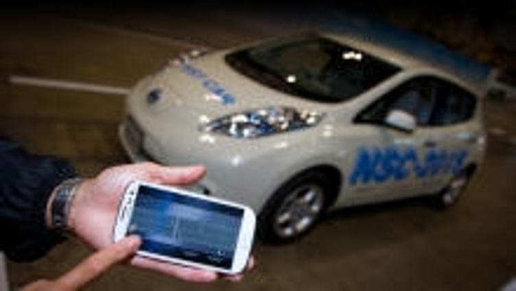 Компания Nissan показала парковку автомобиля без водителя