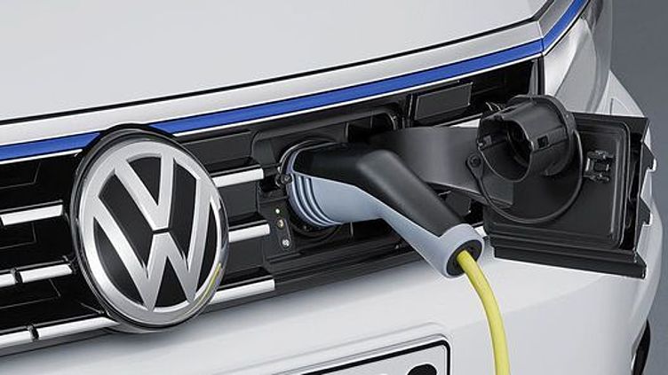 Volkswagen везет в Париж самый дешевый электромобиль в мире Volkswagen везет в Париж самый дешевый электромобиль в мире