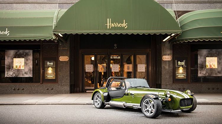 Caterham посвятил спорткар лондонскому универмагу Caterham посвятил спорткар лондонскому универмагу