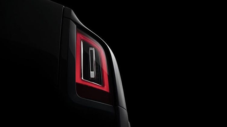 Rolls-Royce показал первый тизер внедорожника Cullinan Rolls-Royce показал первый тизер внедорожника Cullinan