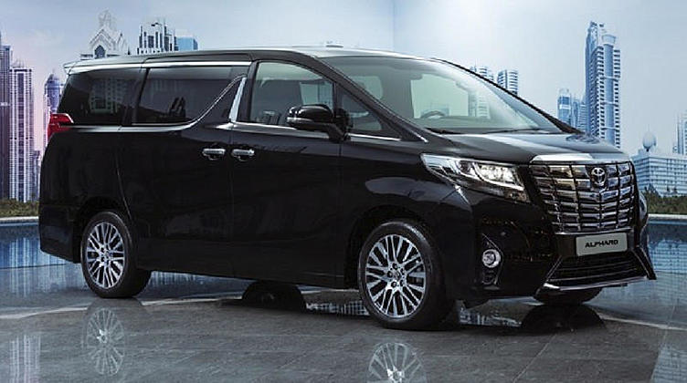Toyota представила московской публике новое поколение Alphard Toyota представила московской публике новое поколение Alphard