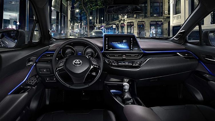 «Тойота» показала интерьер конкурента Nissan Juke «Тойота» показала интерьер конкурента Nissan Juke