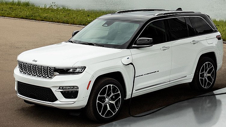 Jeep Grand Cherokee нового поколения стал гибридом Jeep Grand Cherokee нового поколения стал гибридом