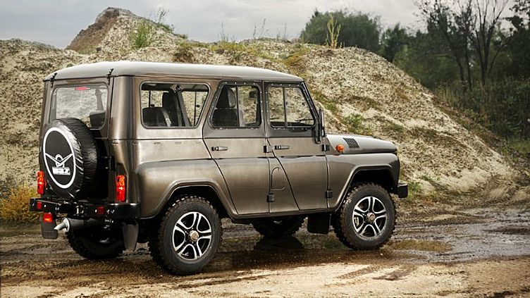 UAZ Hunter соберут и разберут за пять минут