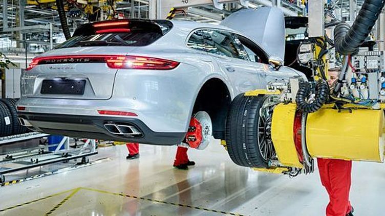 Стартовало производство нового суперуниверсала от Porsche Стартовало производство нового суперуниверсала от Porsche