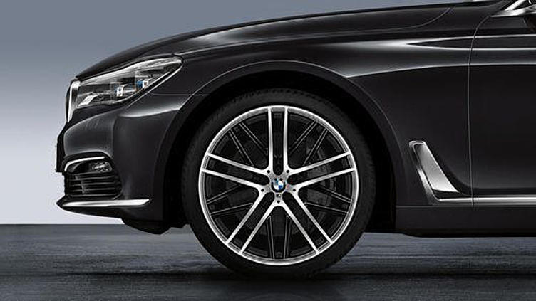 В список аксессуаров к 7 серии BMW попал стильный плед В список аксессуаров к 7 серии BMW попал стильный плед